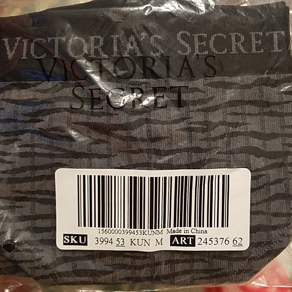 Victoria Secret makeup bag and 3 prs of Med pantie - Picture 7 of 7